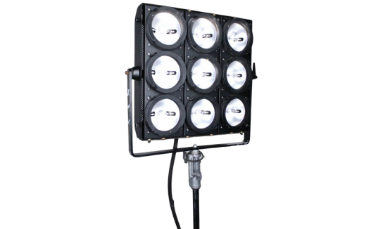 En Aluzine, ofrecemos una amplia gama de equipos de iluminación incandescencia para producciones de cine, televisión y publicidad. El tungsteno y los cuarzos han sido una opción confiable en la industria audiovisual durante años, proporcionando una luz suave, uniforme y eficiente, ideal para diversos tipos de rodajes.