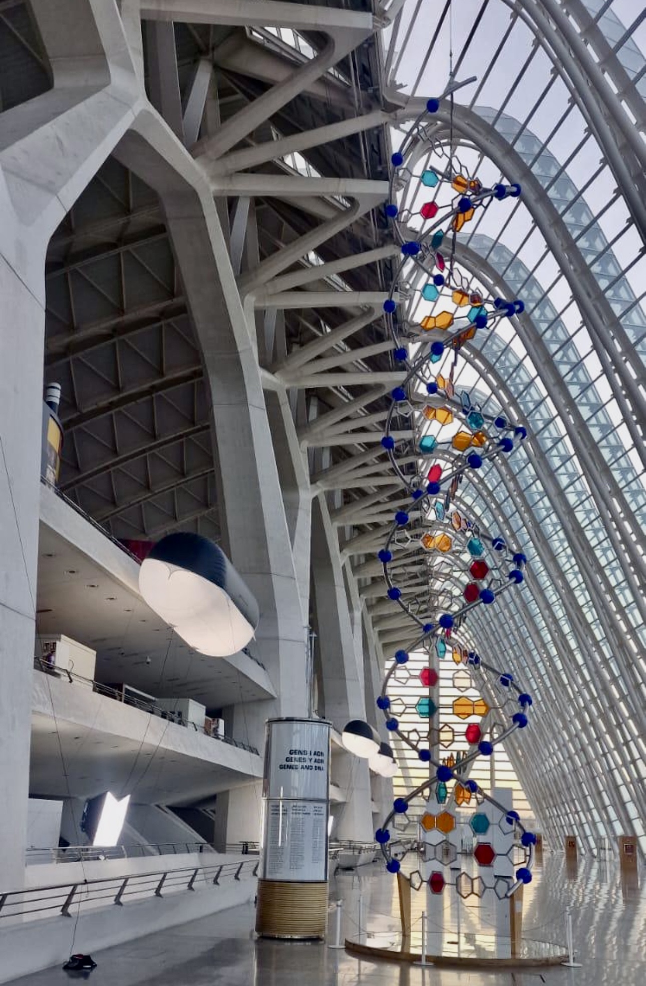Ciudad de las Artes y las Ciencias iluminada para el rodaje de Andor 2 en Valencia