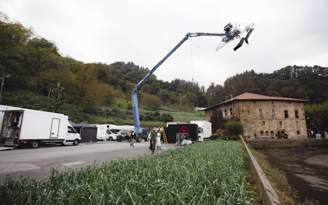 Infelices para Siempre: la nueva serie mexicana rodada en Euskadi con luz de Aluzine